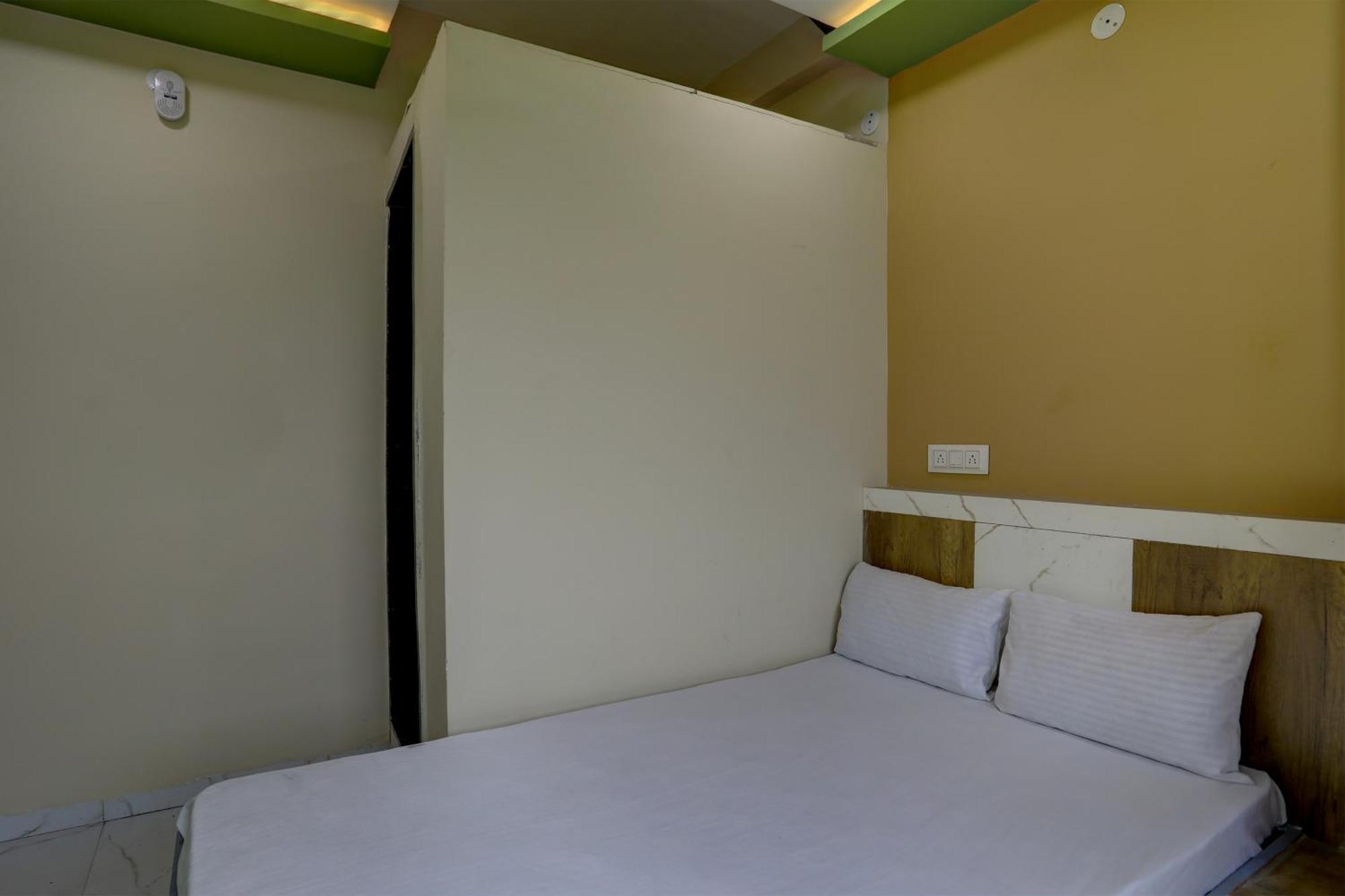 Spot On Hotel Ronak Place Ιντόρ Εξωτερικό φωτογραφία