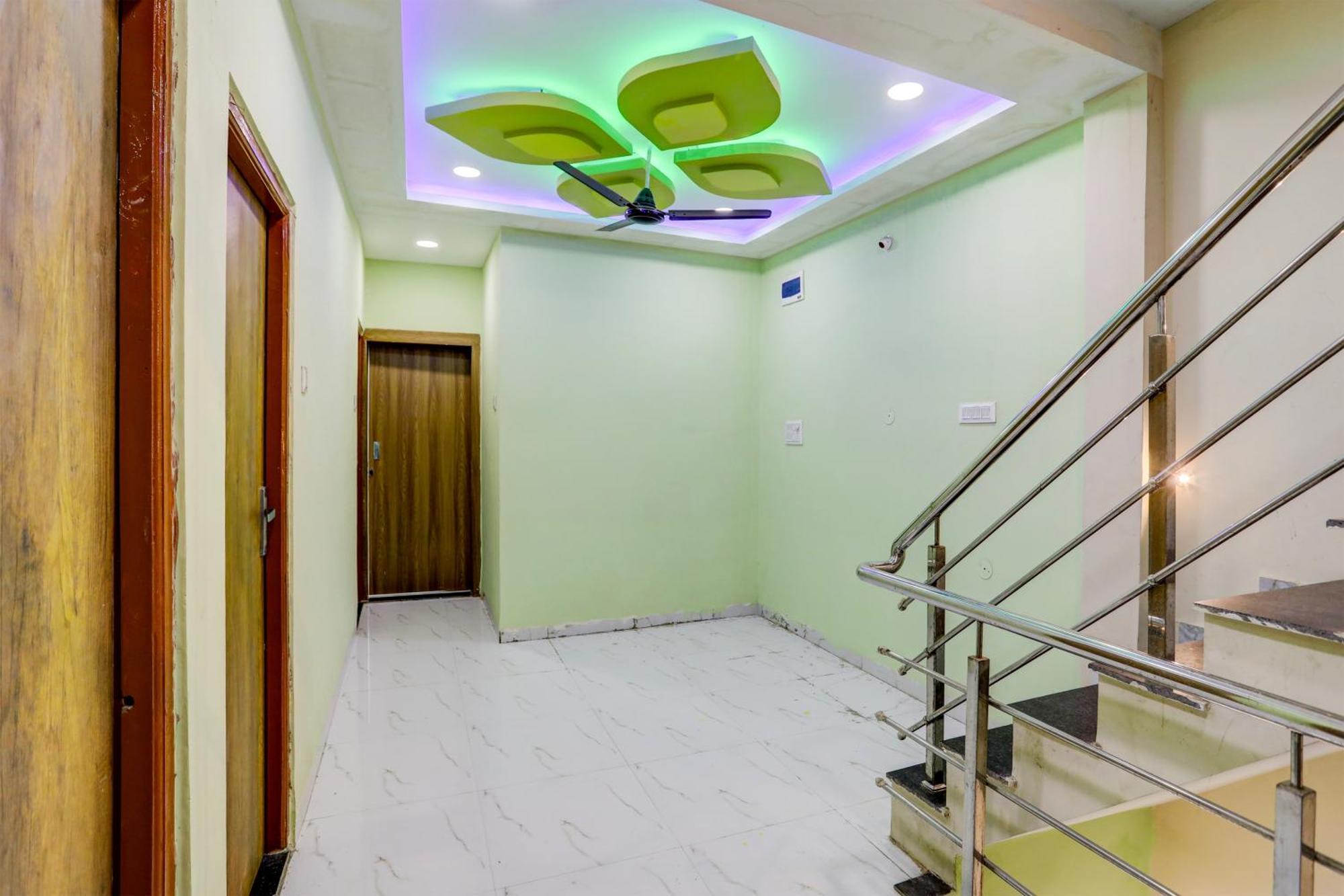 Spot On Hotel Ronak Place Ιντόρ Εξωτερικό φωτογραφία